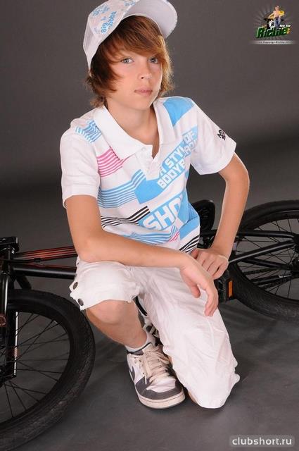 1732_teenager-with-bicycle-13.jpg
